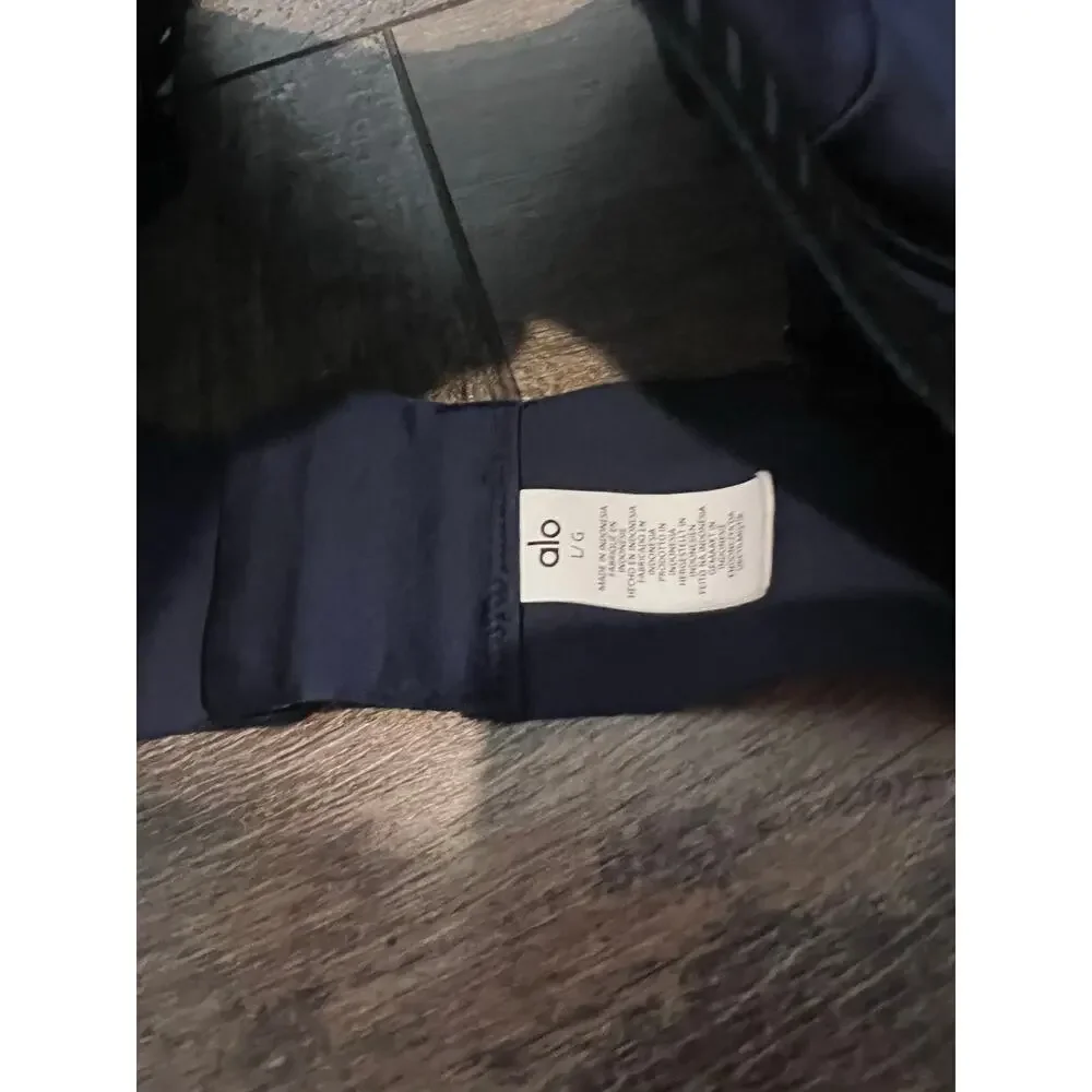Alo Yoga Airlift Line Up Bra in Navy 98$